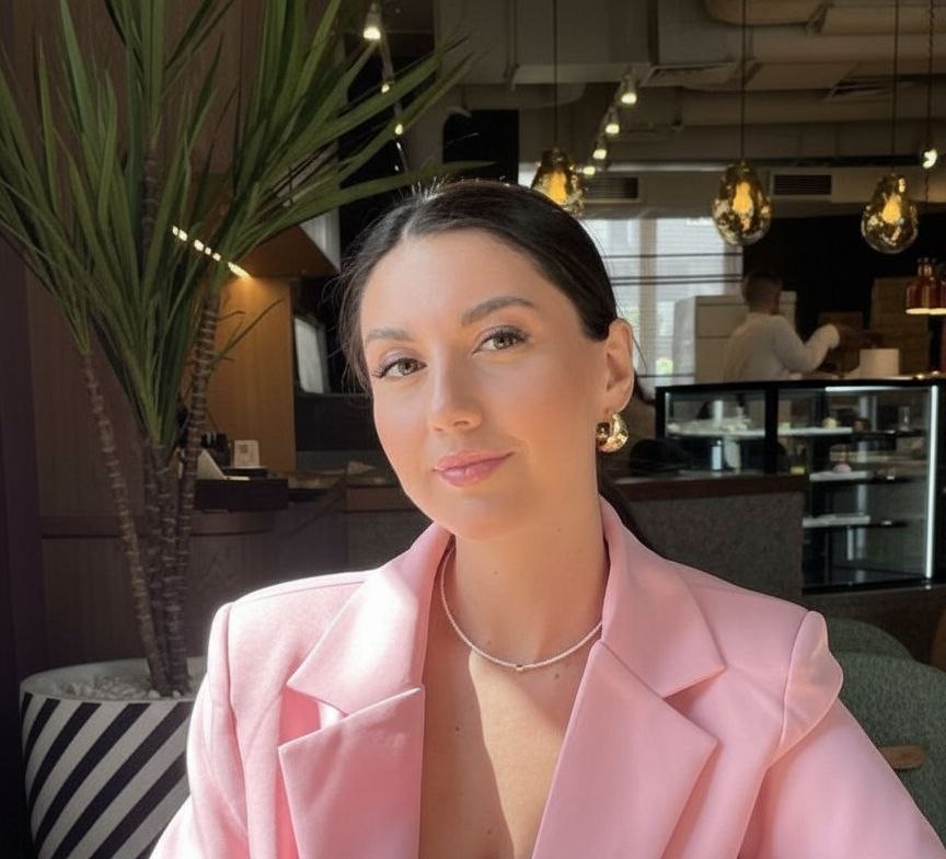 Оля - преподаватель