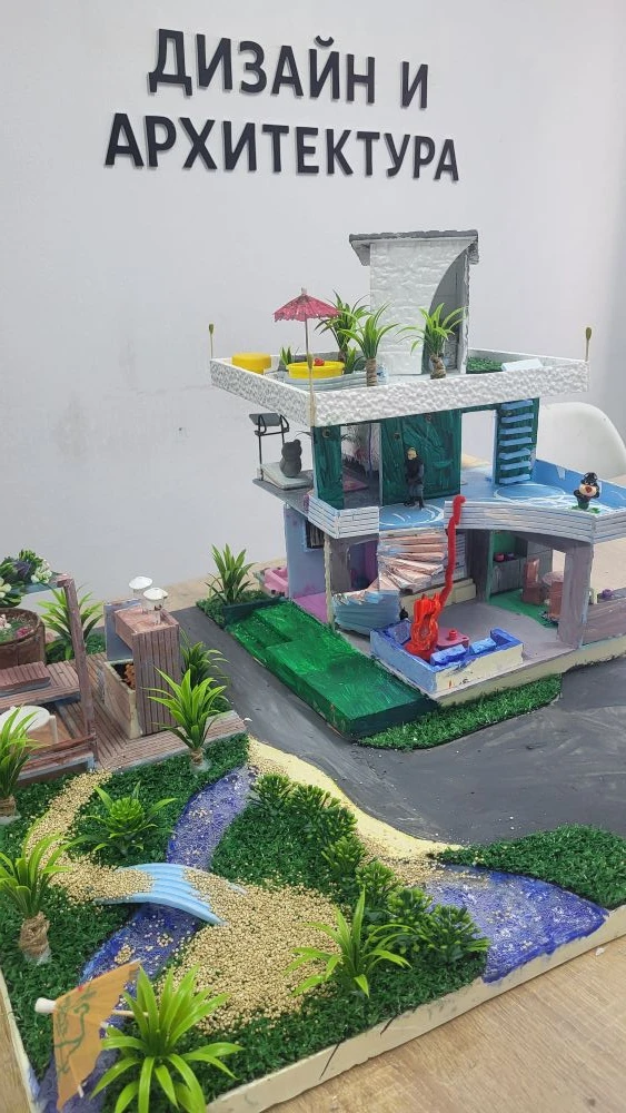 Макет дома с террасой и ландшафтом, вид под углом