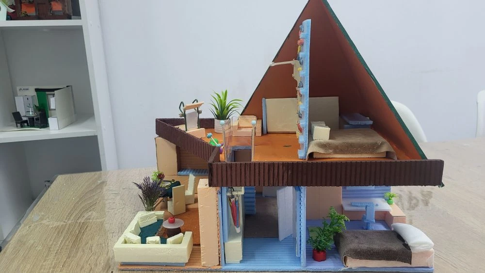 Интерьерный макет дома в разрезе с мебелью